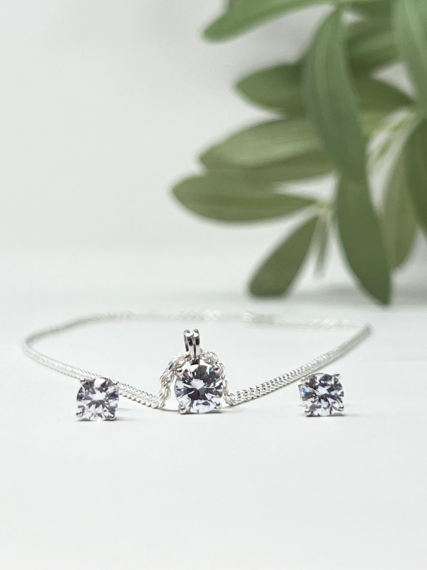 TOT ABI necklace set