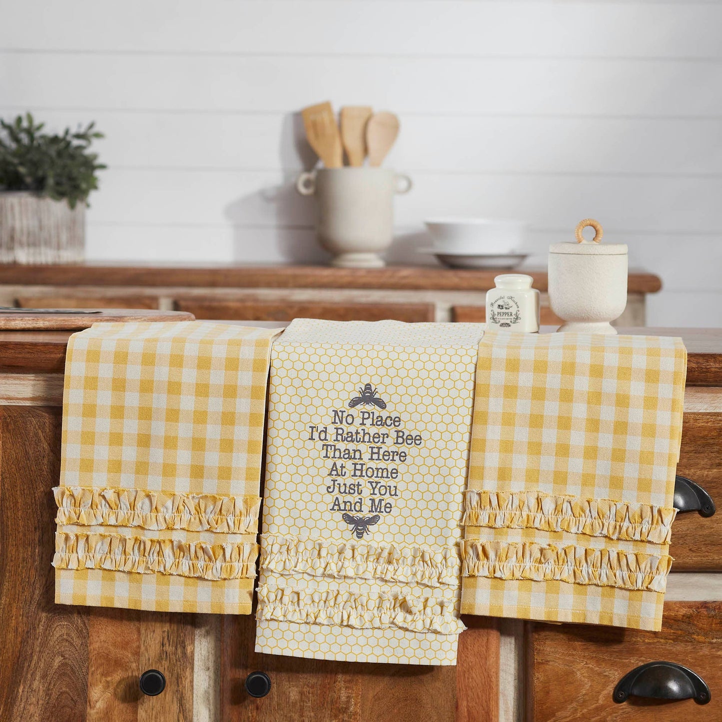 Buzzy Bees Ruffled Tea Towel Set of 3 19x28