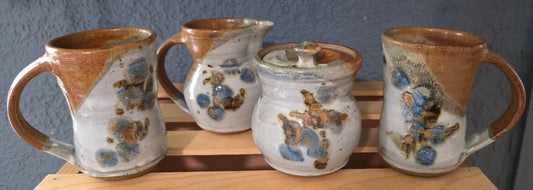 POTTERY SET OF 4